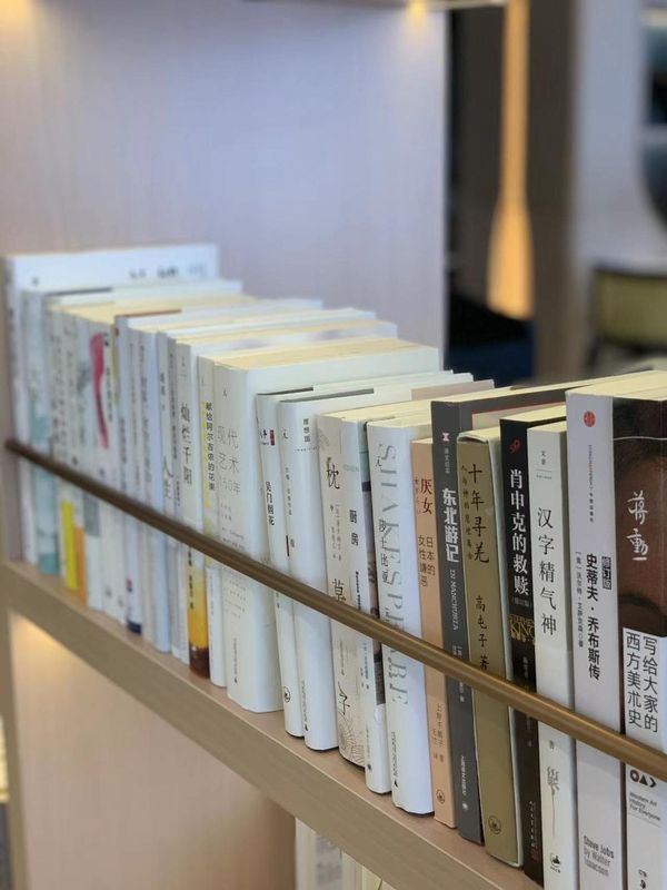 上海莘庄商务区亚朵酒店