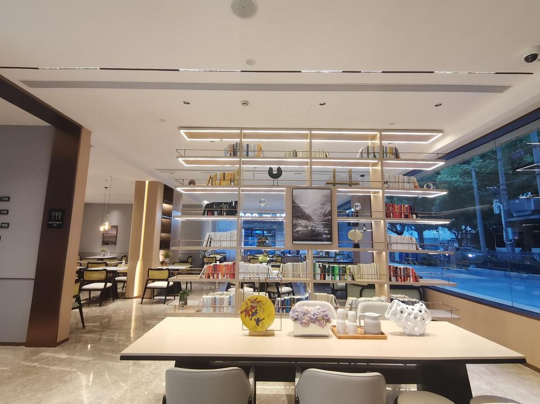 上海莘庄商务区亚朵酒店
