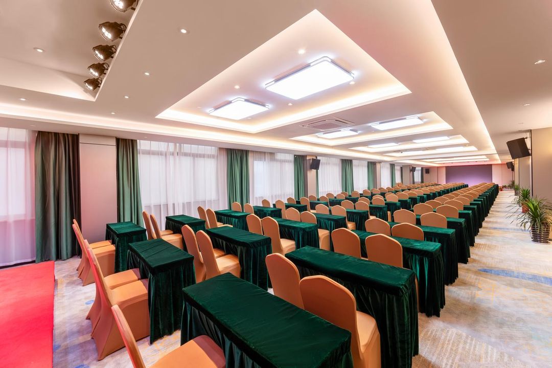 苏州花惜美拾酒店(吴江黑曜万亚广场店)
