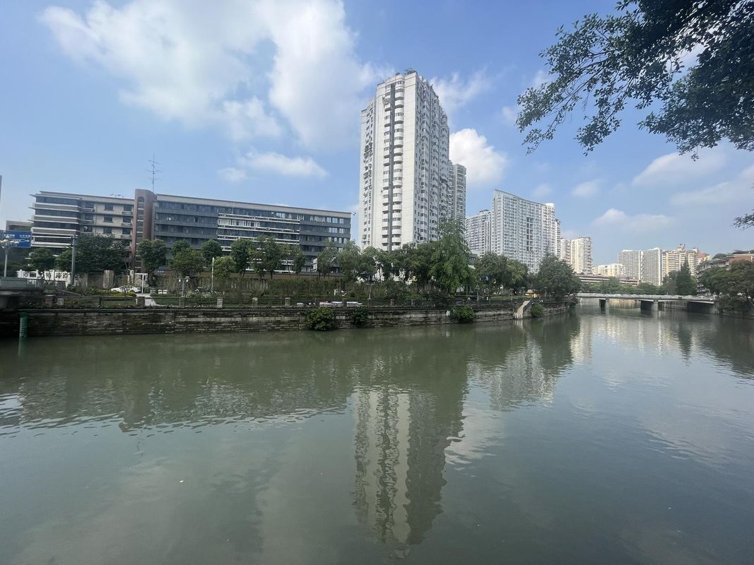 成都凤栖博物馆酒店(火车北站梁家巷地铁站店)