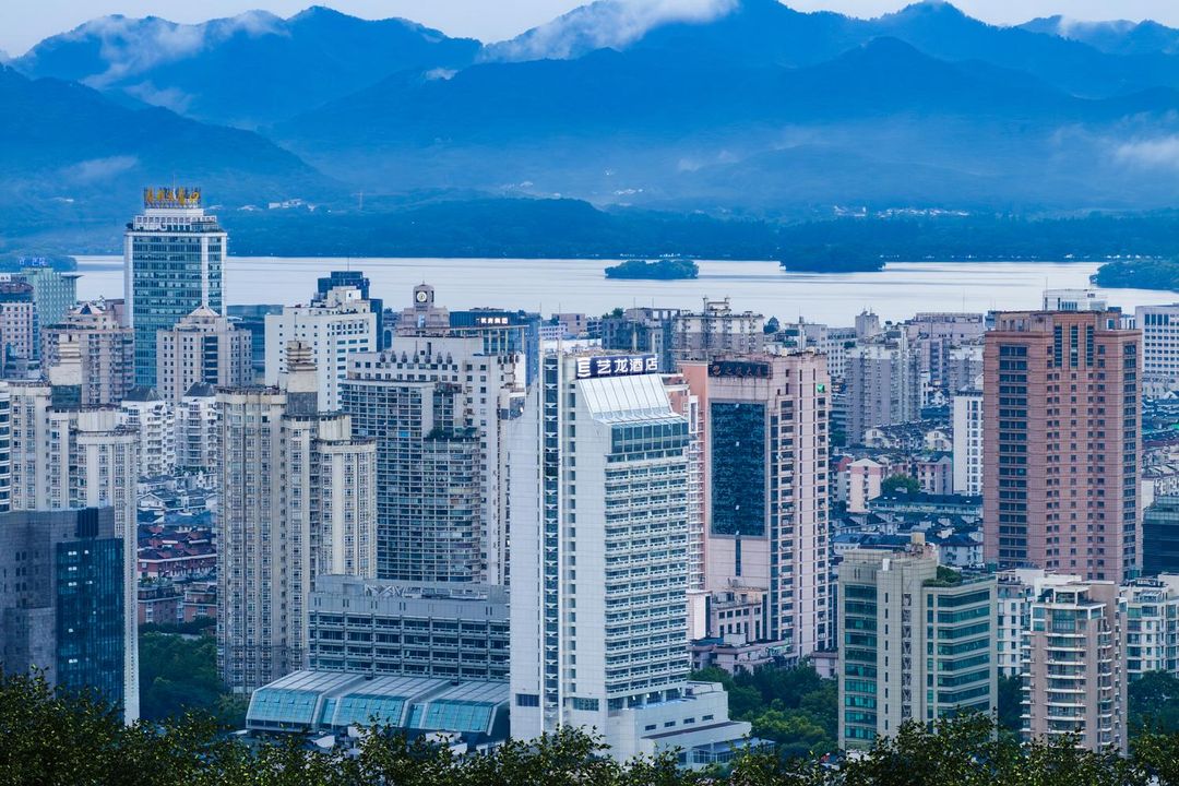 杭州艺龙酒店(武林广场建国北路地铁站店)