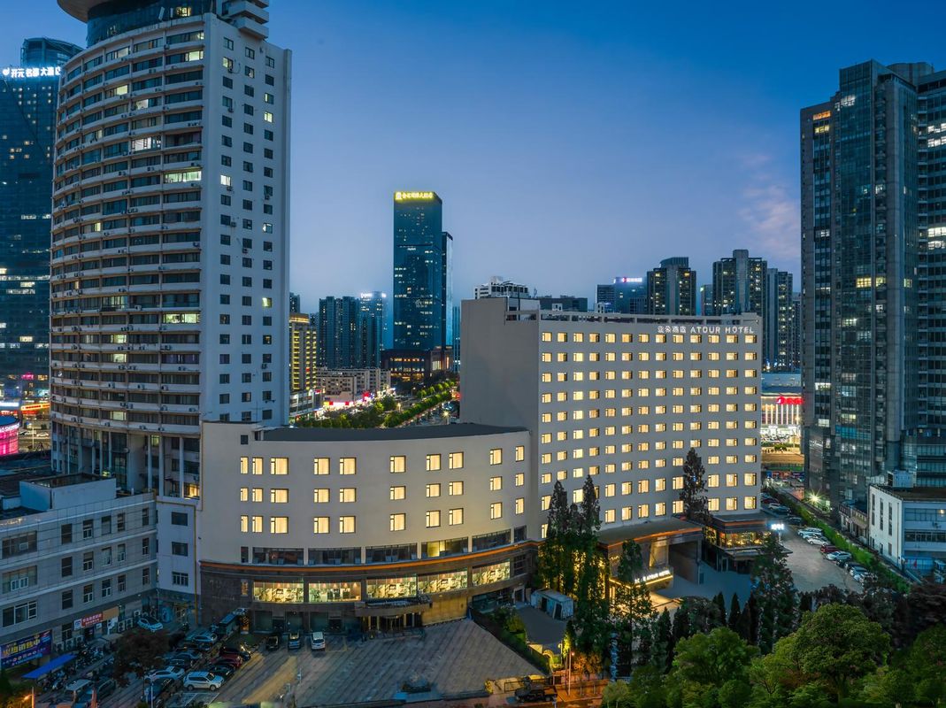 青岛金沙滩石油大学亚朵酒店