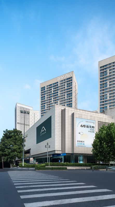 西安三桥万象城亚朵酒店
