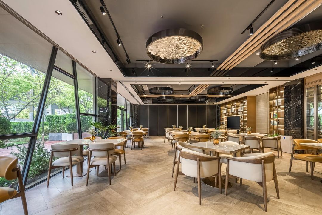 上海五角场殷高西路地铁站亚朵酒店