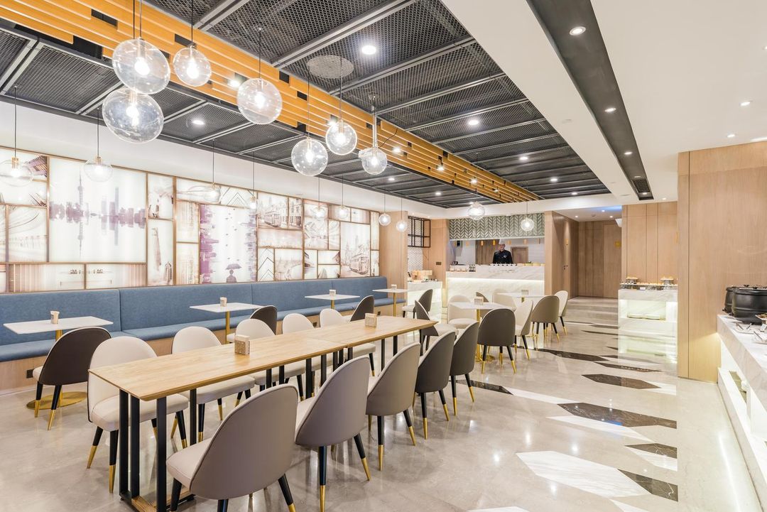 上海虹桥机场韩国街亚朵酒店