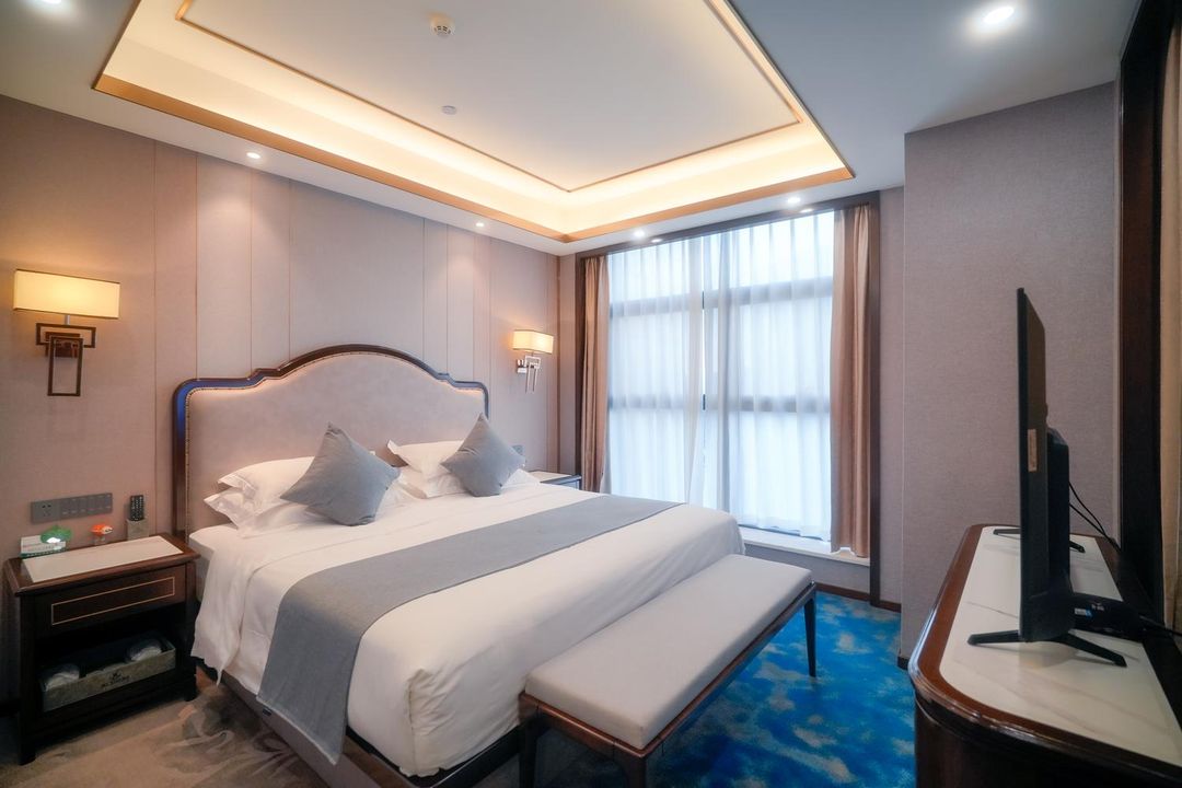 桐庐大奇山路港汇景澜大酒店