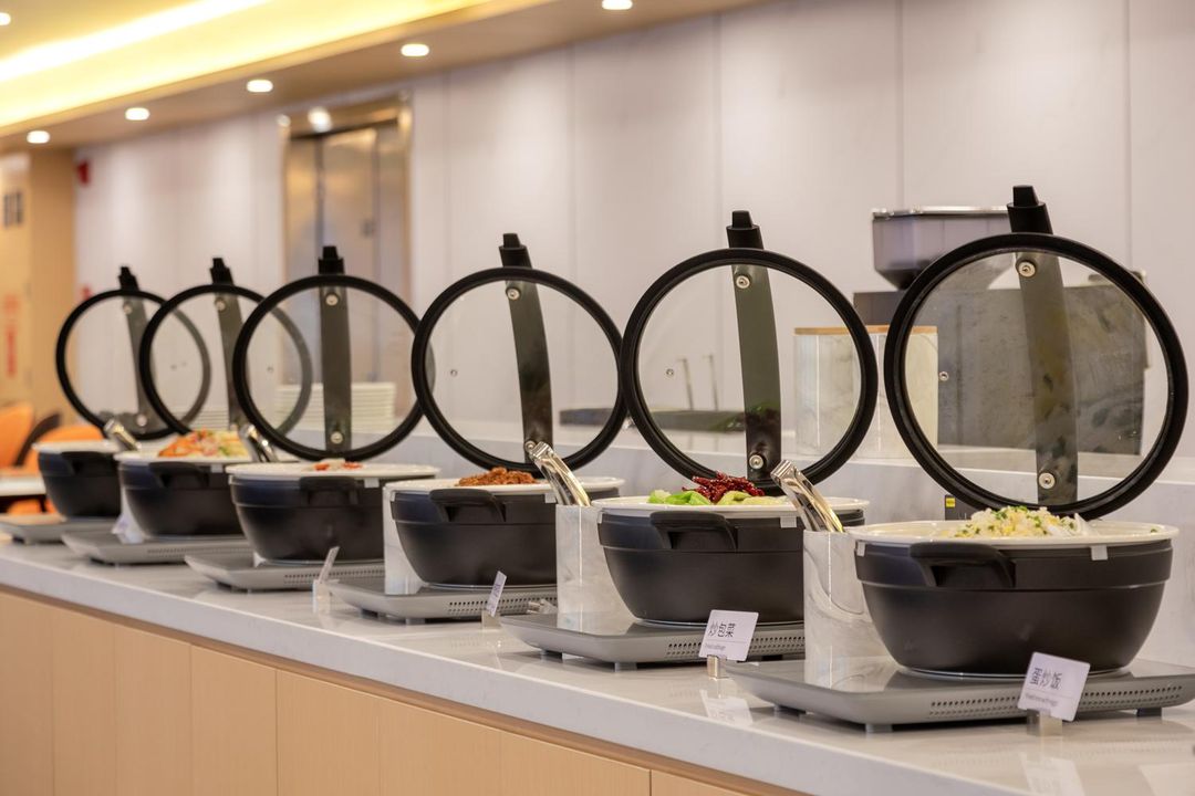 成都龙泉驿区航空职业大学亚朵X酒店