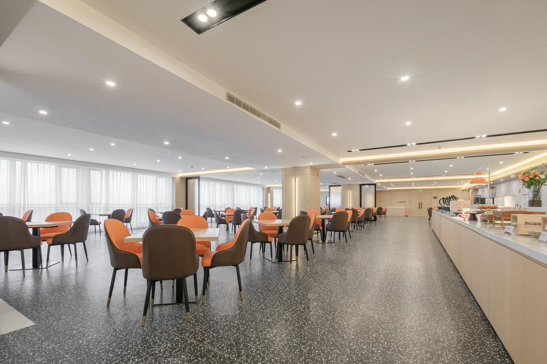 成都龙泉驿区航空职业大学亚朵X酒店