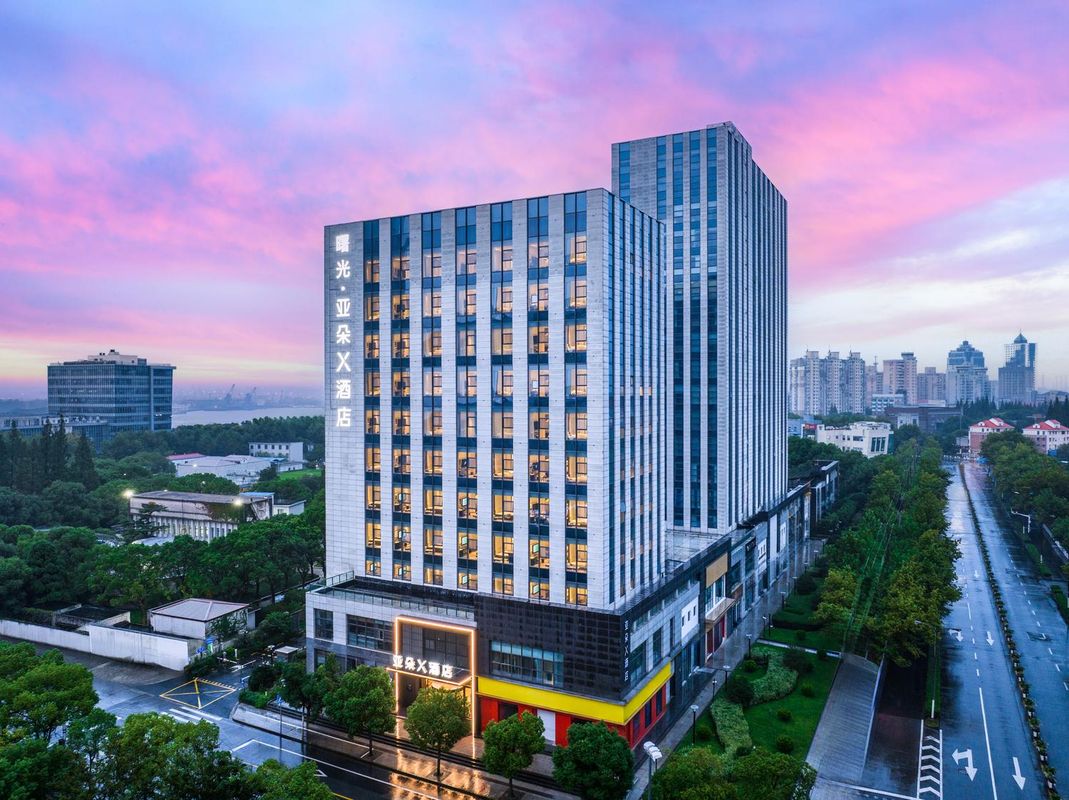 上海吴淞邮轮码头曙光亚朵X酒店