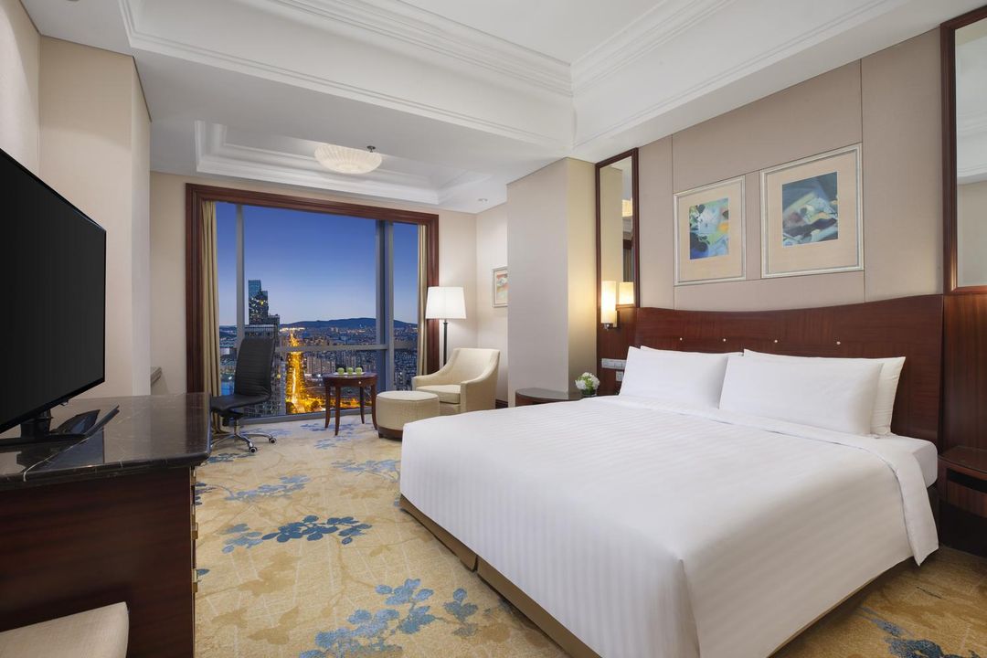 云端豪华阁豪华大床房 - 纵览都市璀璨夜景