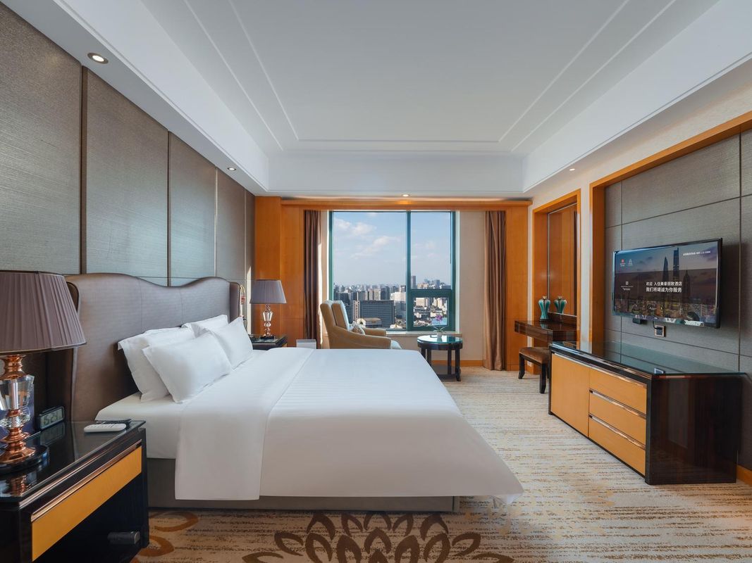 明发新河湾酒店(南京南站明发广场地铁站店)