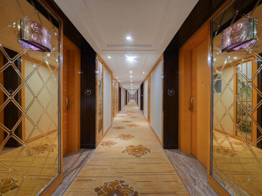 明发新河湾酒店(南京南站明发广场地铁站店)