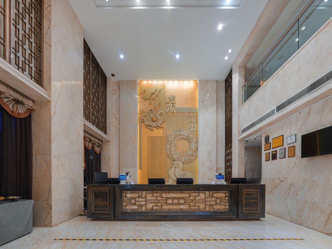 明发新河湾酒店(南京南站明发广场地铁站店)