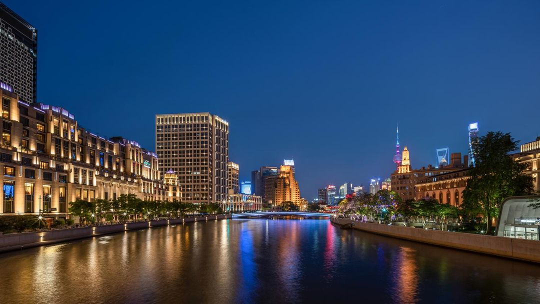上海陆家嘴浦东南路亚朵酒店