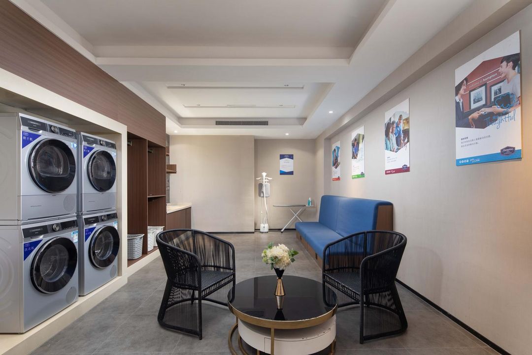 长沙东盈广场乐朋酒店(万家丽地铁站店)