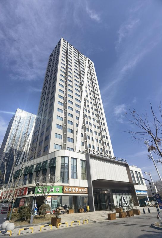 武汉光谷科技会展中心高科园亚朵酒店