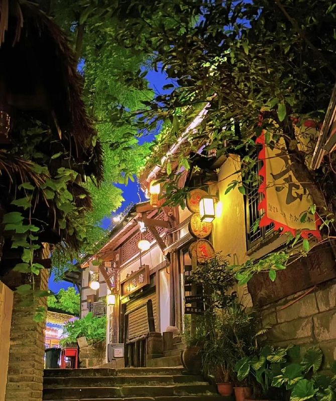 重庆沙坪坝高铁站三峡广场亚朵酒店
