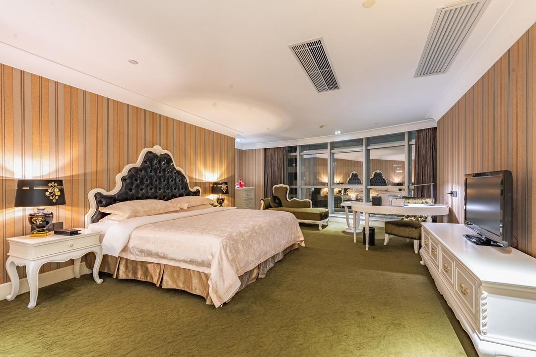 深圳皇朝印象酒店(龙岗中心大运新城店)