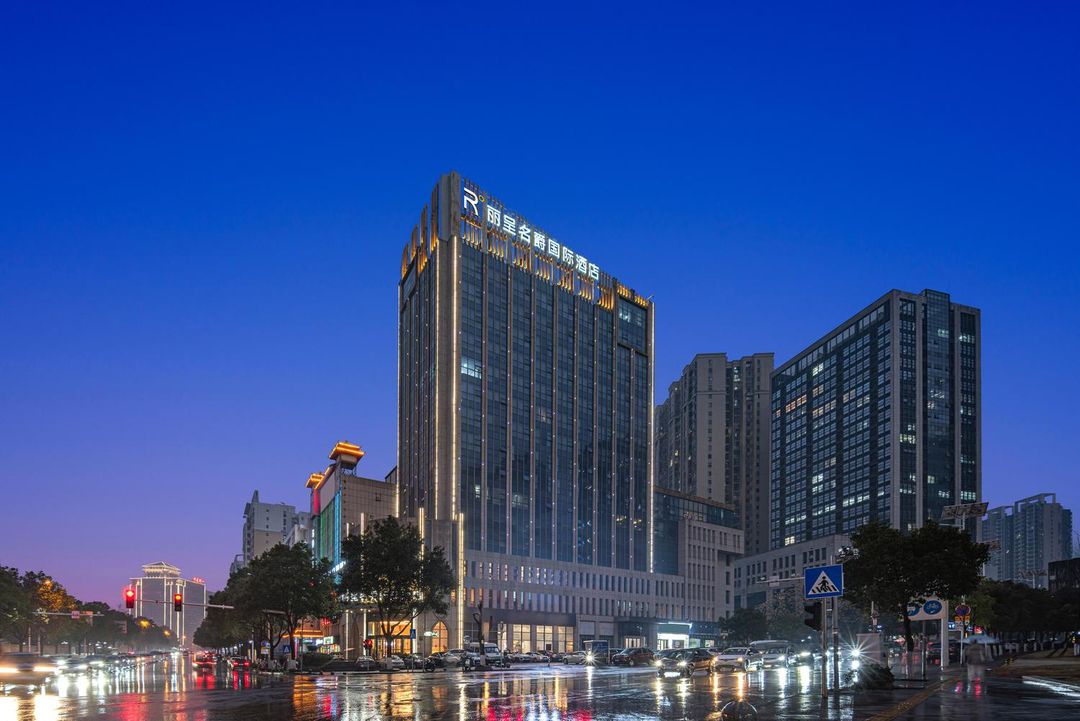 丽呈名爵国际酒店(长沙雨花区黄土岭地铁站店)