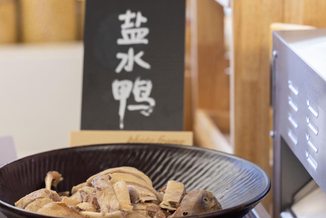 南京江宁湖山路亚朵酒店