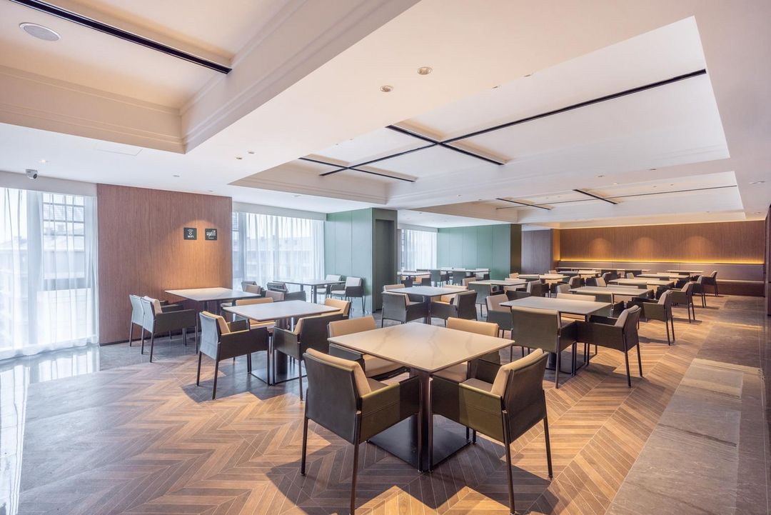 郑州北龙湖金融中心亚朵酒店
