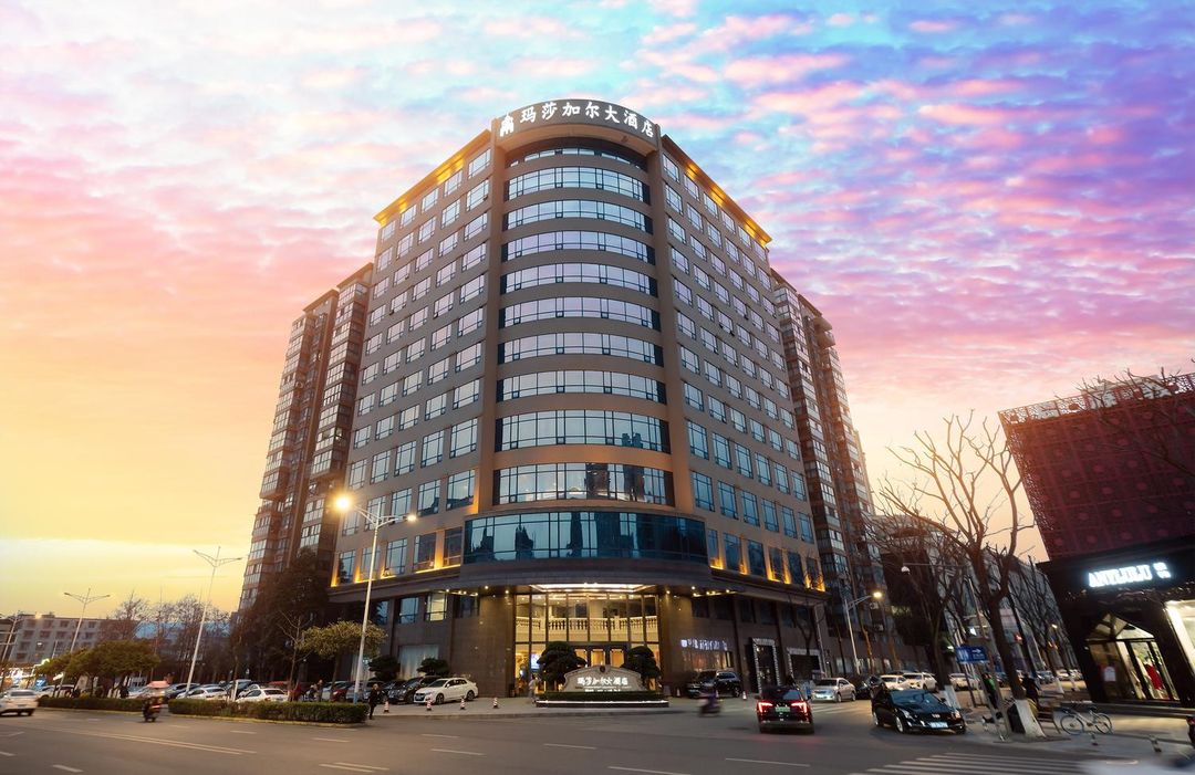 彭州玛莎加尔大酒店(市政府沃尔玛广场店)