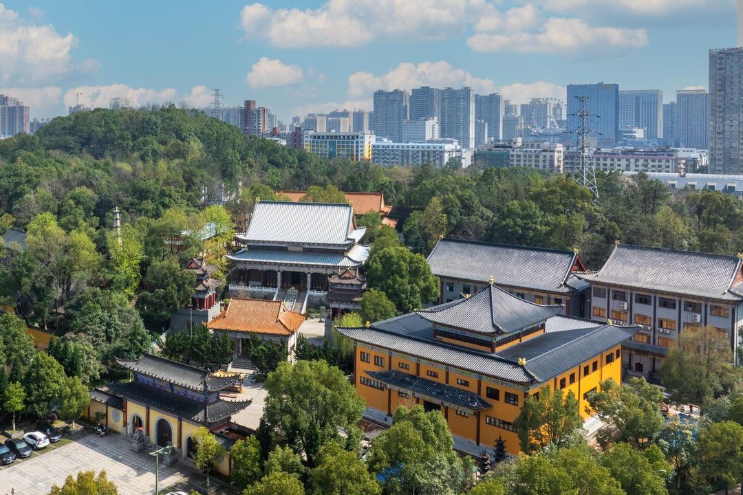 长沙星沙经济开发区三一路亚朵酒店