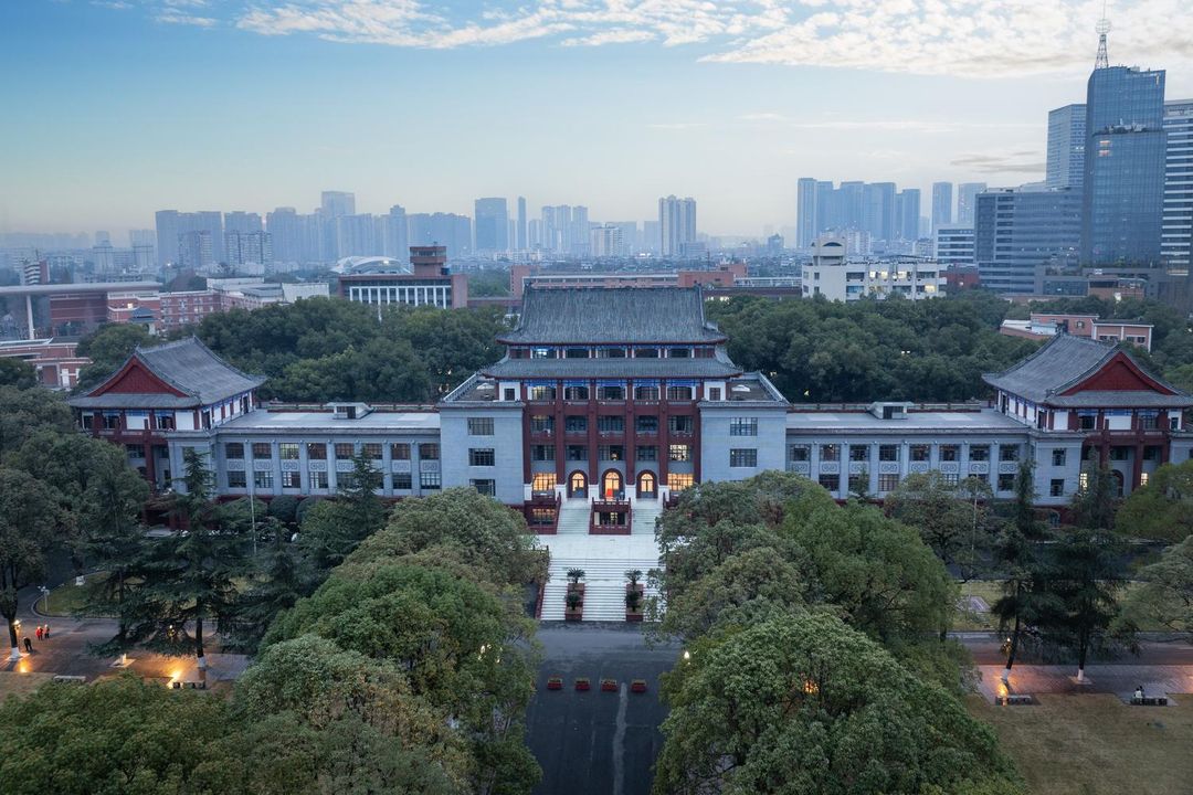 成都四川大学科华北路亚朵酒店