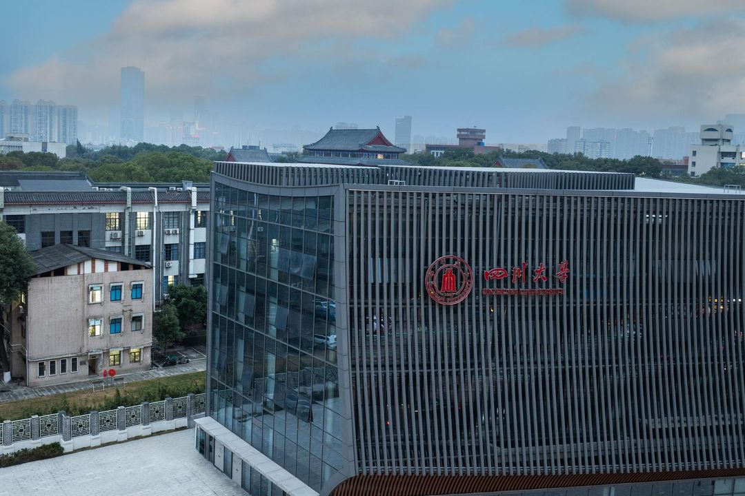 成都四川大学科华北路亚朵酒店