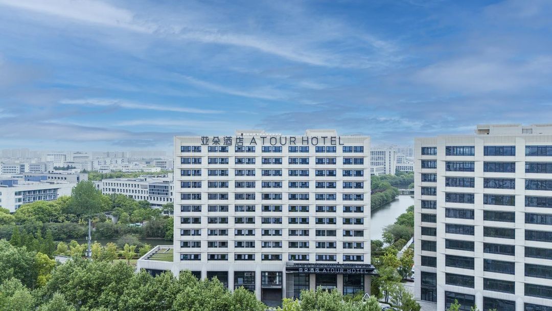 上海大学上大路亚朵酒店