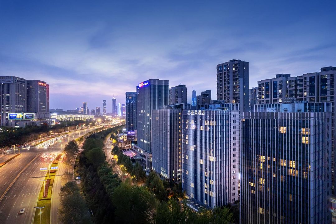 济南奥体中心汉峪金谷亚朵酒店