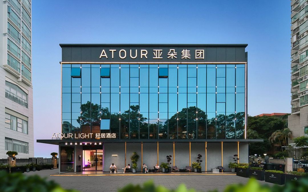 深圳南山南油服装城轻居酒店