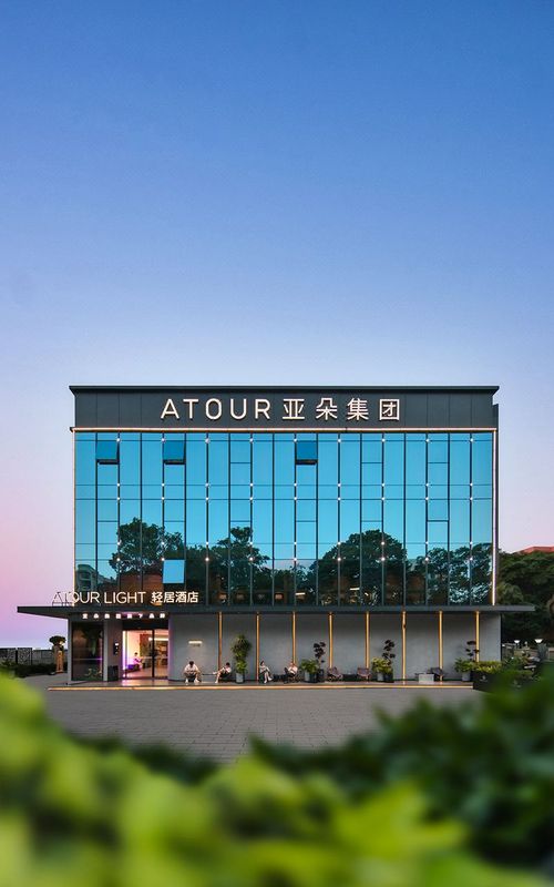 深圳南山南油服装城轻居酒店