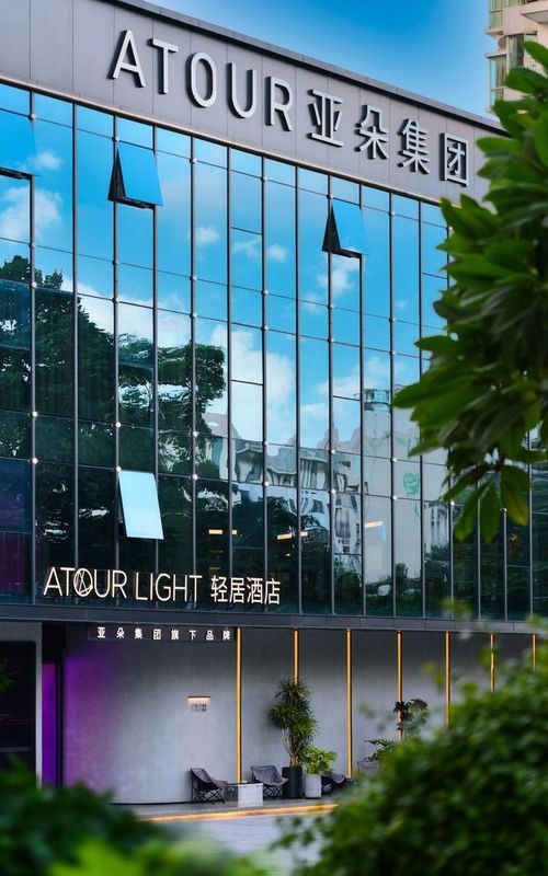 深圳南山南油服装城轻居酒店
