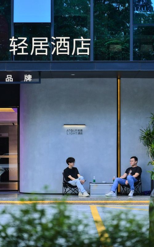 深圳南山南油服装城轻居酒店