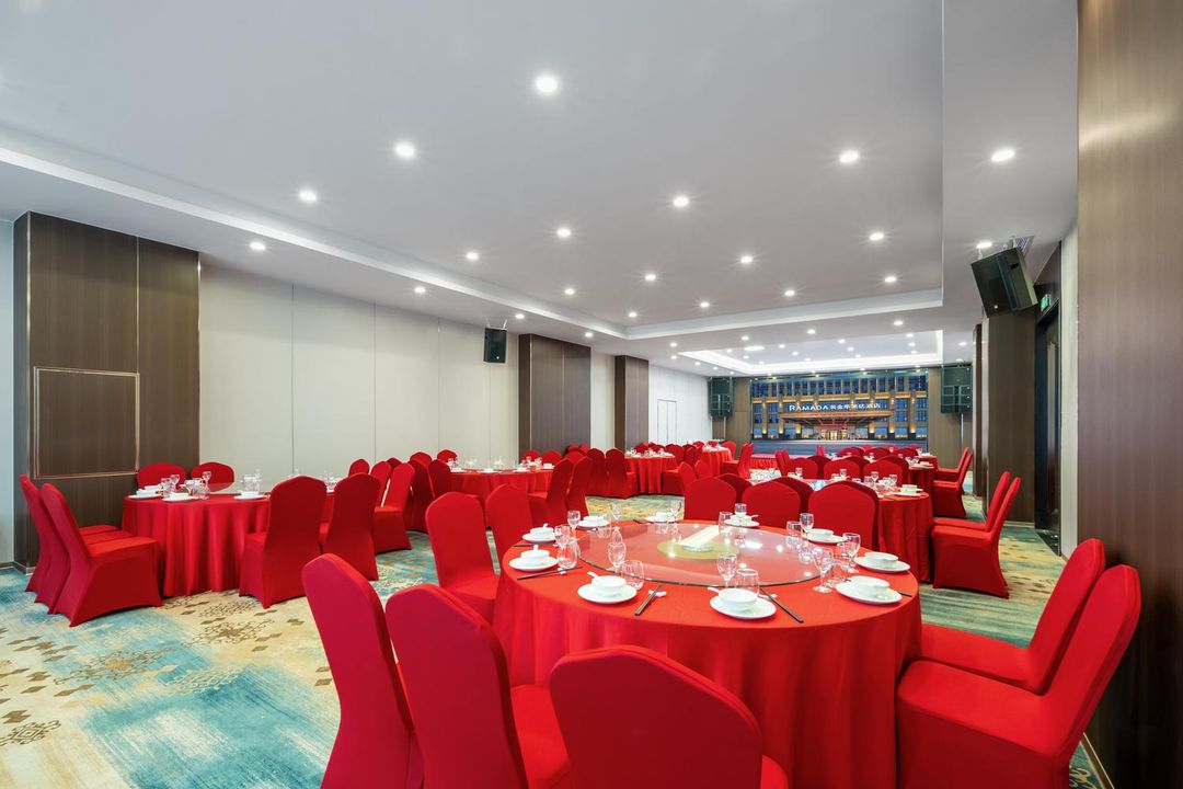 长沙黄金华美达酒店(长沙黄花国际机场檀木桥地铁站店)