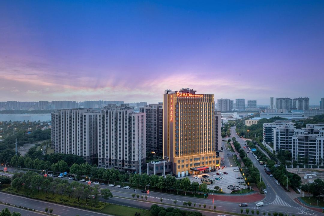 长沙黄金华美达酒店(长沙黄花国际机场檀木桥地铁站店)