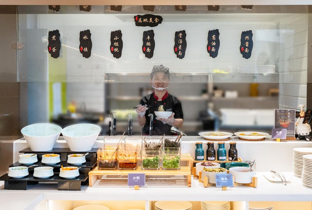 上海徐家汇中心交通大学亚朵X酒店