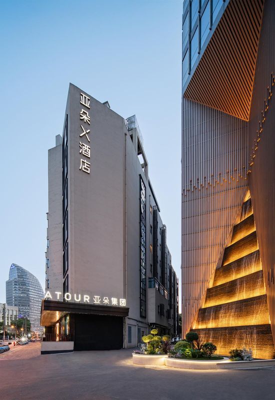 上海徐家汇中心交通大学亚朵X酒店