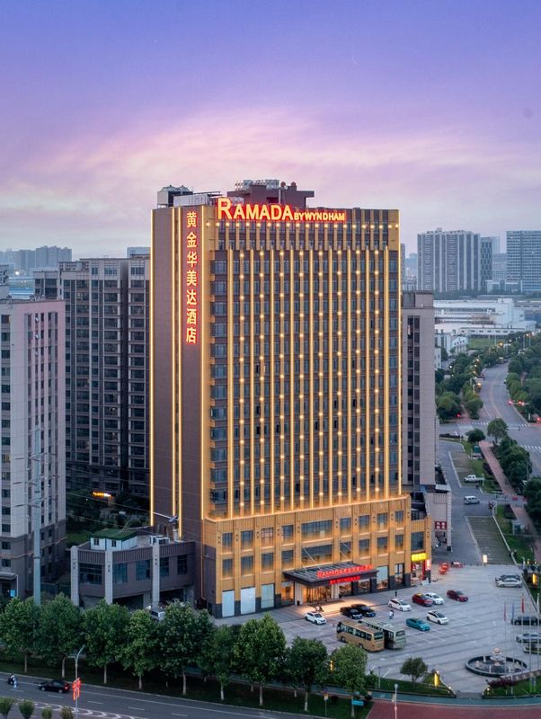 长沙黄金华美达酒店(长沙黄花国际机场檀木桥地铁站店)