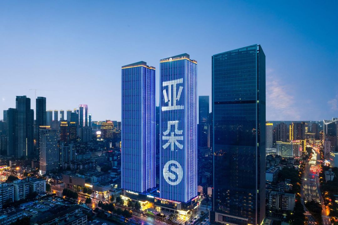 长沙五一广场培元桥地铁站江景亚朵S酒店