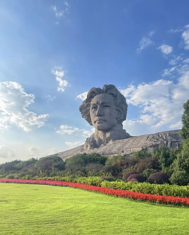 长沙五一广场培元桥地铁站江景亚朵S酒店