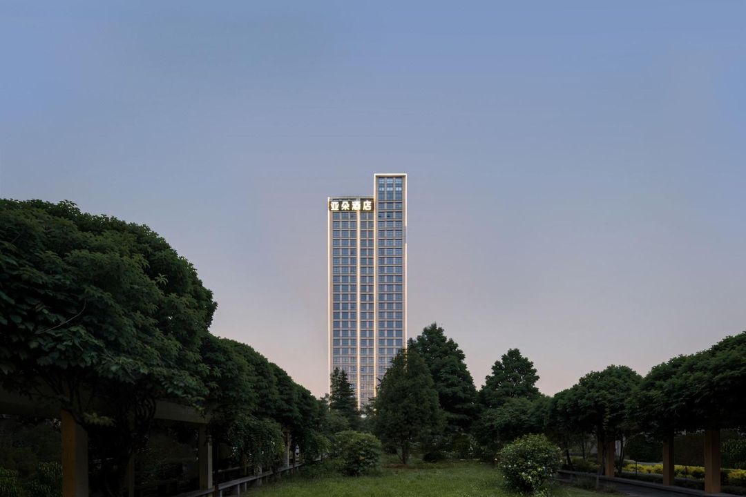 青岛黄岛九鼎峰亚朵酒店