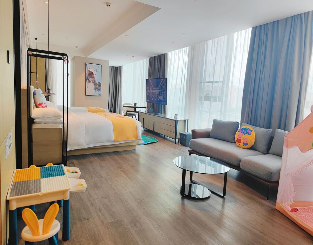 云和夜泊酒店(兰州西站中天健广场店)