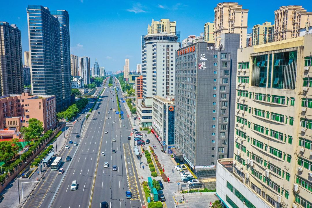 长沙岳麓延年荟景酒店(观沙岭地铁站店)