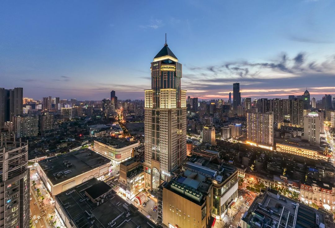 武汉江汉路步行街高空江景亚朵酒店