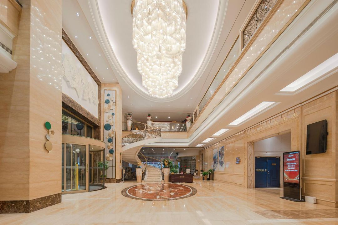 金麓美华大酒店(长沙市政府白鸽咀地铁站店)