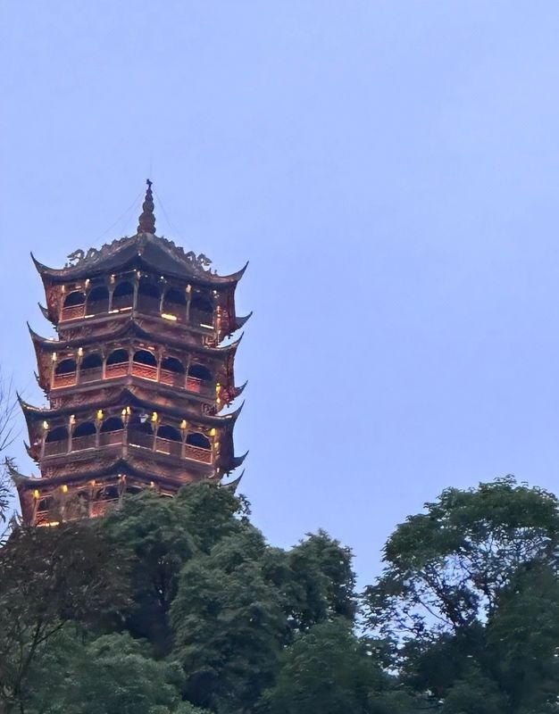 维也纳国际酒店(都江堰古城景区南桥店)