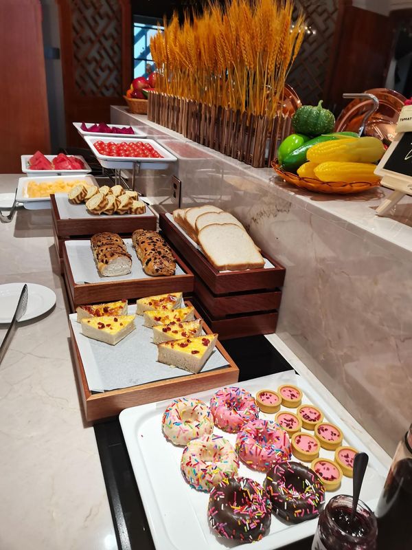 殷皇假日酒店(成都高新综合保税区龙湖蜀新天街店)