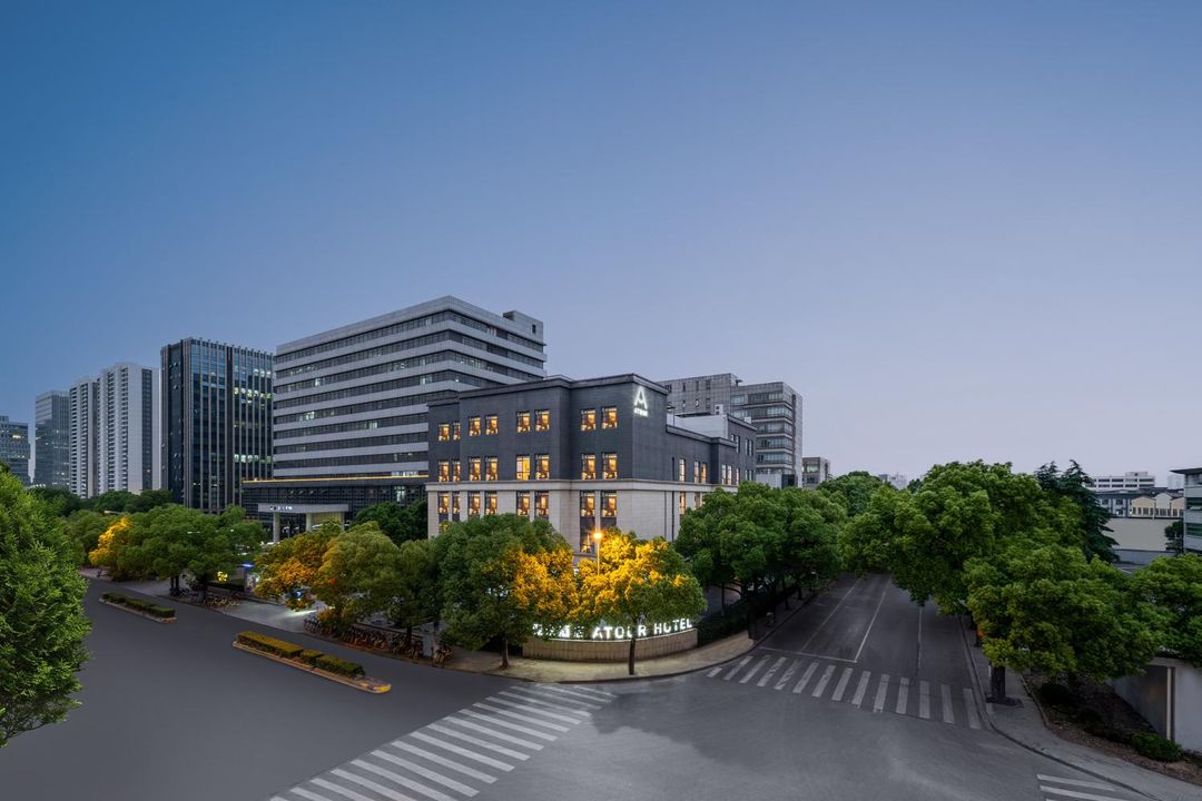 上海莘庄商务区亚朵酒店